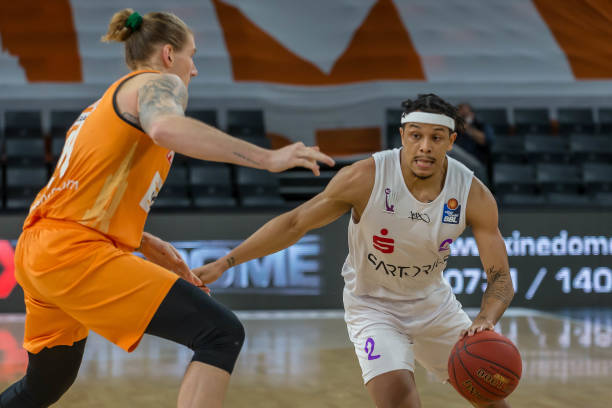 他在场上的 他在场上的