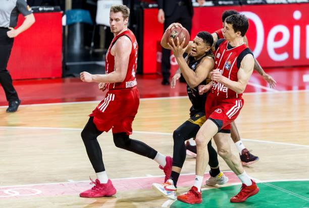 青岛男篮的 青岛男篮的