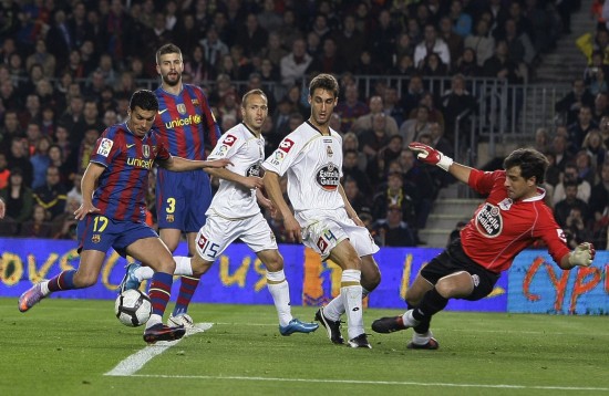 意外崴脚后坚持比赛，陈雨菲2比0战胜安洗莹晋级巴黎羽毛球世锦赛决赛