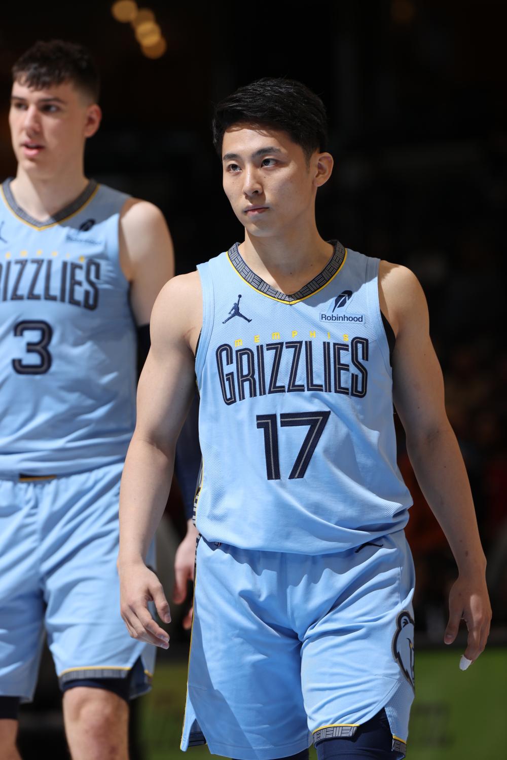 她通过稳健 她通过稳健