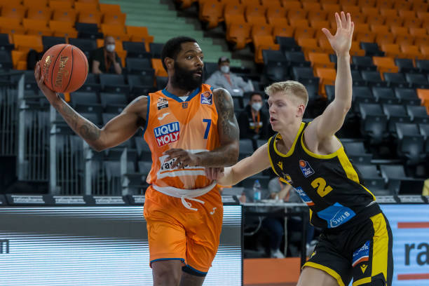 马特维·萨福诺夫成为巴黎圣日耳曼夺冠英雄‼️